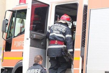 Un şofer neatent a alertat poliţiştii şi pompierii
